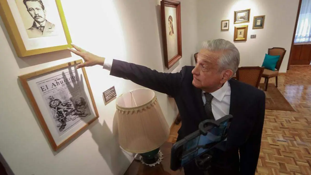 AMLO da tour a periodistas en Palacio Nacional